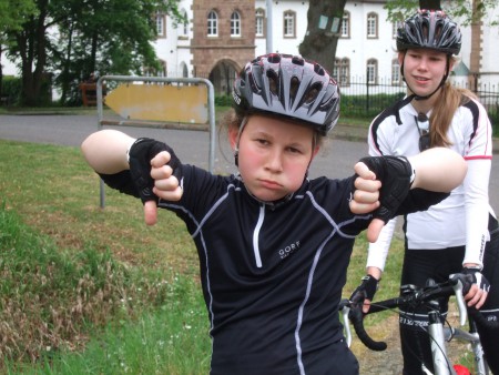 trainingsweek Eifel en Ardennen, mei 2014, maar toen had Tamara het zwaar. Nog ff volhouden en dan mag je weer afdalen!
